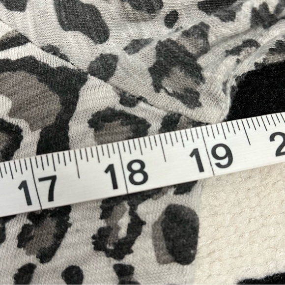 ATM Anthony Thomas Melillo Leopard Print Long Sleeve Gray Tee Size Medium - Picture 5 of 6